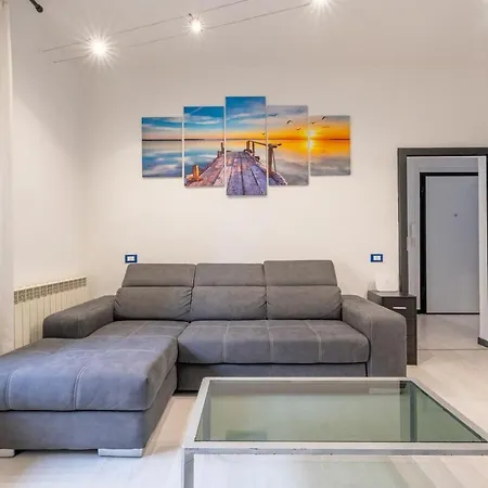 La Casa Del Lubra - A 2 Passi Dalla Stazione E Dal Porto Apartment *